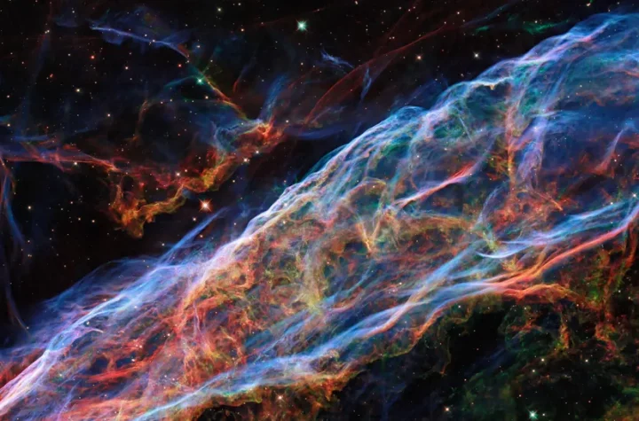 سحابی چیست؟ تعریف، موقعیت و گونه‌ها