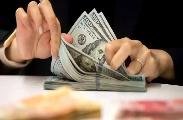 قیمت دلار امروز ۷ مرداد 1403 / قیمت دلار با تتر تراز شد