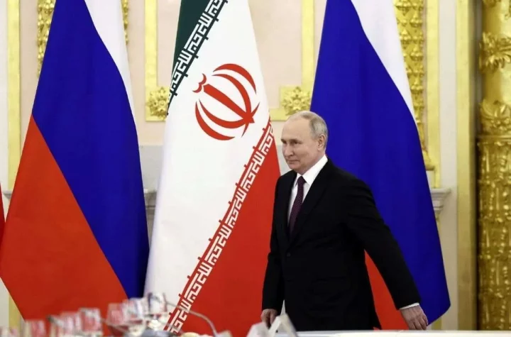 اسکناس جایگزین دلار با پرچم ایران در دستان پوتین + عکس