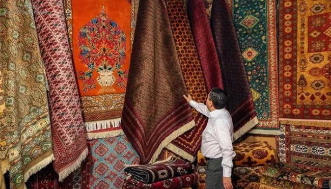 1730982278 890 هدایای بی‌نظیر با فرش دستباف کادویی از فروشگاه آریاس انتخابی