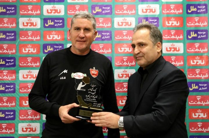 اهدای تندیس برترین مربی ماه لیگ برتر فوتبال به گاریدو - خبرگزاری مهر | اخبار ایران و جهان