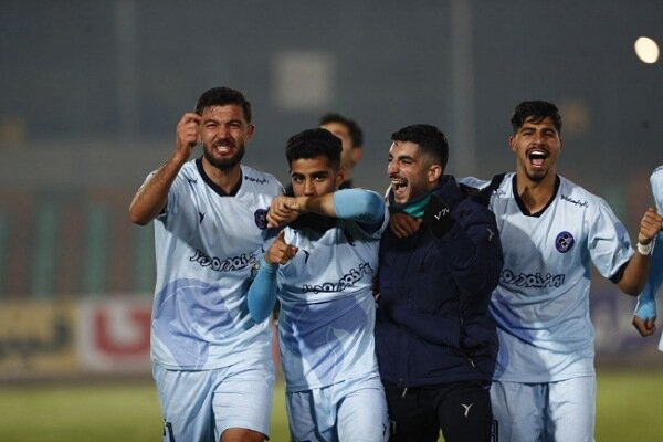 فجر سپاسی شیراز صعود به لیگ برتر را به تأخیر انداخت - خبرگزاری مهر | اخبار ایران و جهان