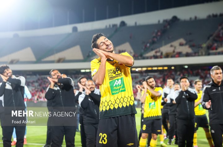 دیدار تیم‌های فوتبال پرسپولیس و سپاهان