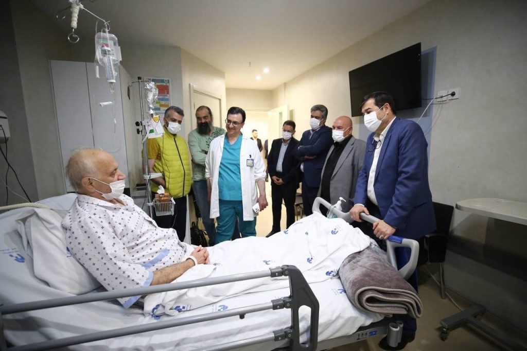 عیادت وزیر ورزش و جوانان از چهره ماندگار بسکتبال ایران - خبرگزاری مهر | اخبار ایران و جهان