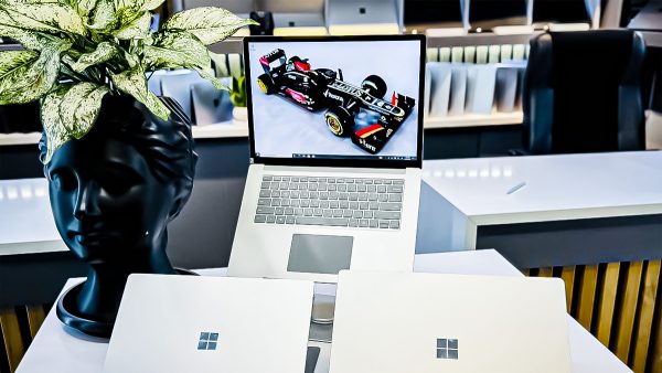 مقایسه شارژدهی لپ تاپ‌های دانشجویی | چرا شارژدهی برای دانشجویان حیاتی است؟