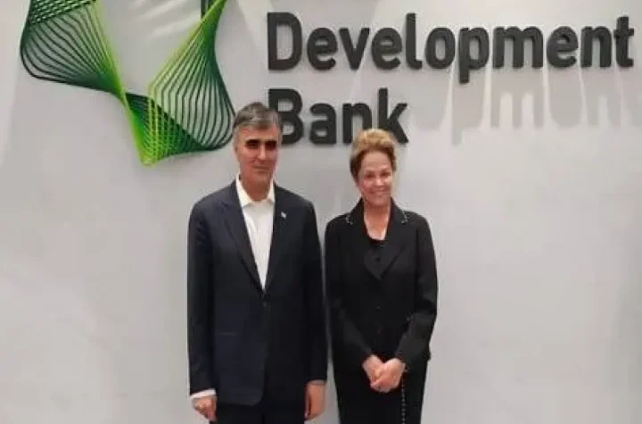 دیدار رئیس‌کل بانک مرکزی ایران با رئیس بانک توسعه نوین بریکس در شانگهای / ایران برای عضویت در بانک بریکس اعلام آمادگی کرد