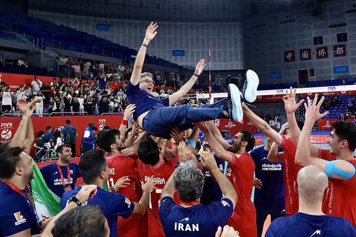 گفتگوی مهر با سرمربی تیم قهرمان جهان؛ نگرانی مومنی‌مقدم برای شاگردانش