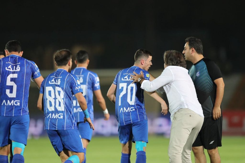 تشویق ساپینتو توسط استقلالی‌ها و نکته برداری سرمربی الوحدات - خبرگزاری مهر | اخبار ایران و جهان