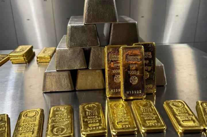 قیمت جهانی طلا برای دومین روز متوالی کاهش یافت