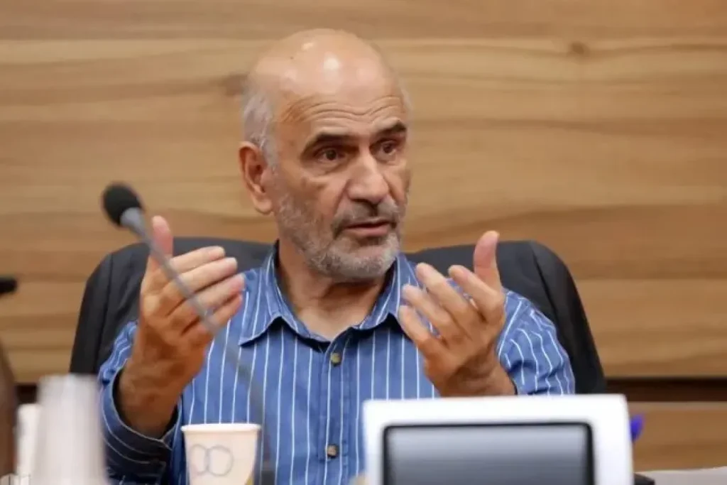 توصیه‌های مهم فرشاد مومنی برای بودجه ۱۴۰۵: پیش‌نویس ارائه شده هیچ تمهید جدیدی برای بهبود زندگی مردم ارائه نمی‌کند/پیش‌نویس فاصله عمیقی با برنامه هفتم دارد/ درشرایطی که بحران‌های گسترده وجود دارد، شرم‌آور است که گفته شود کارکنان دولت کاری انجام نمی‌دهند