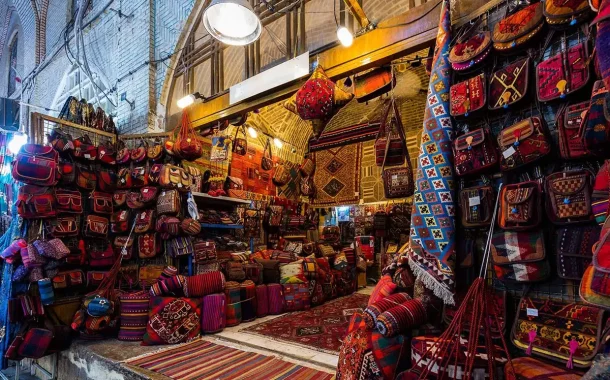 راهنمای جامع بازدید از بازار وکیل شیراز: تاریخچه، جاذبه‌ها و خرید سوغات