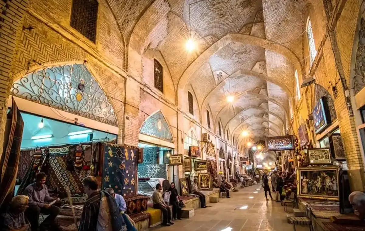 راهنمای جامع بازدید از بازار وکیل شیراز: تاریخچه، جاذبه‌ها و خرید سوغات